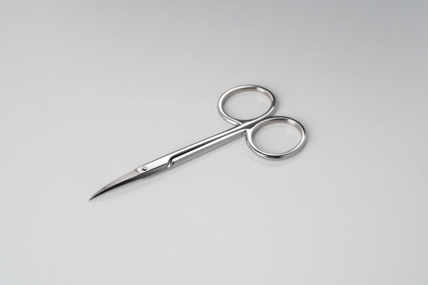 Ciseaux à sourcils - 9,5 cm, inoxydables, résistants à la rouille, Ubukeya, avec boîte en paulownia