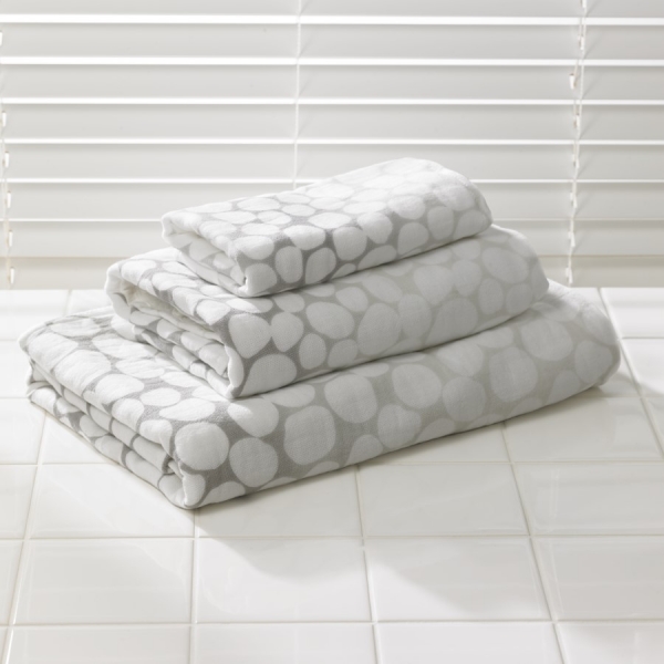 Ensemble de serviettes (motif pierres) – Serviettes double gaze, ensemble de 3 pièces (serviette de bain, serviette à mains, gant de toilette), motif Edo Komon, gris clair, serviettes Uchino