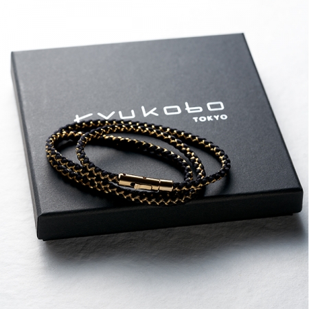 Bracelet - KUMIHIMO, 3 couches, anthracite-noir &or, S-55cm, M-60cm, pure soie, Ryukobo, Tokyo Japon, artisanat traditionnel, souvenir, cadeau