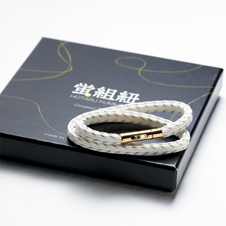 Bracelet - HOTARU KUMIHIMO, argent, S-35cm, M-40cm, pure soie, phosphorescent, Ryukobo, Tokyo Japon, fait main traditionnel, souvenir, cadeau