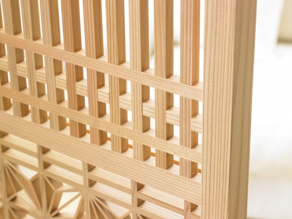 Artisanat du bois Kumiko Paravent à quatre panneaux avec claire-voie et motifs de feuilles de chanvre (8 petits shoji inclus) - Bois naturel, H165 x L50 cm x 4 panneaux