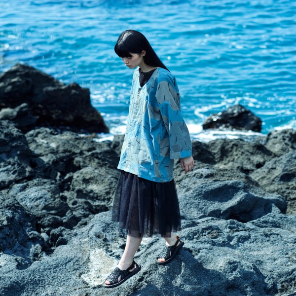 Chemise en tissu de kimono d’été yukata – AYU FROM/bleu marine – Motif de poisson ayu, chemise « TEWSEN », étoffe wazarashi, chemise de style dabo, unisexe
