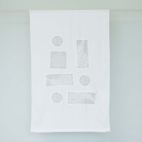 Noren à broderie jacquard « BOTANICAL FRAME » - créé par Yuika Koyama