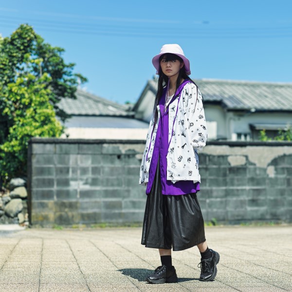 Chemise en tissu de kimono d’été yukata - ODORU DOLL/noire - Motif de poupées, chemise « TEWSEN », étoffe wazarashi, chemise de style dabo, unisexe		