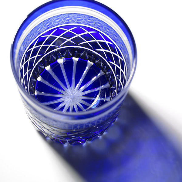 Edo Kiriko,Vieux verre,ligne classique,bleu,lapis-lazuli,Ø7.3 × H9.0 cm, Hanasho,itogikutsunagi,yarai,artisanat traditionnel,fait main,souvenirs,sur commande