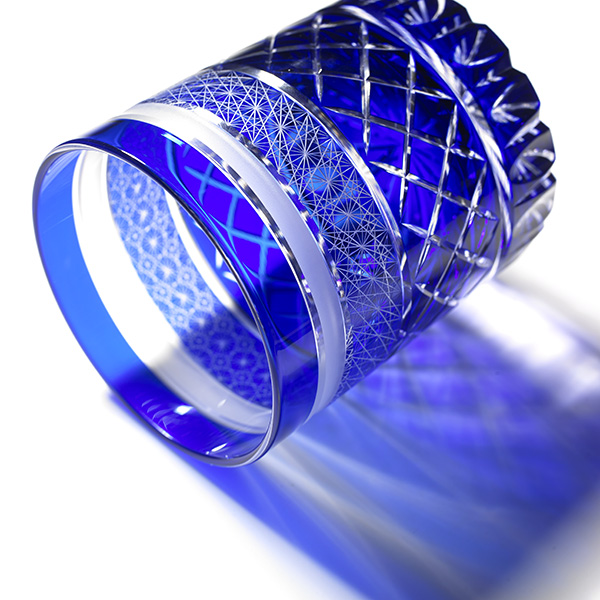 Edo Kiriko,Vieux verre,ligne classique,bleu,lapis-lazuli,Ø7.3 × H9.0 cm, Hanasho,itogikutsunagi,yarai,artisanat traditionnel,fait main,souvenirs,sur commande
