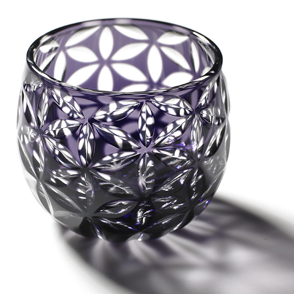 Edo Kiriko,verre,Guinomi,Asa no Ha,raisin,pourpre,Hanasho,feuille de chanvre,saké,artisanat traditionnel,fait main,souvenir,cadeau,fait à la commande