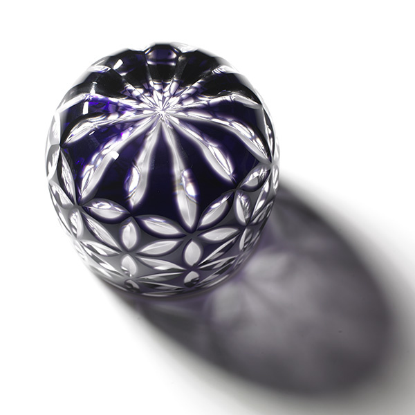 Edo Kiriko,verre,Guinomi,Asa no Ha,raisin,pourpre,Hanasho,feuille de chanvre,saké,artisanat traditionnel,fait main,souvenir,cadeau,fait à la commande