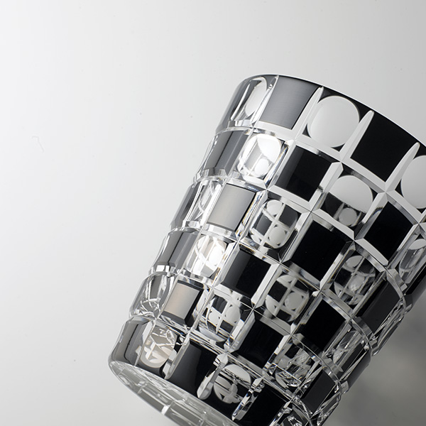 Verre,KUROCO,Pin de Tamachi,Vieux,Motif en damier,Verre noir,350ml,Sake japonais,Moderne,Verre Kimoto,Artisanat traditionnel,Souvenir,Cadeau