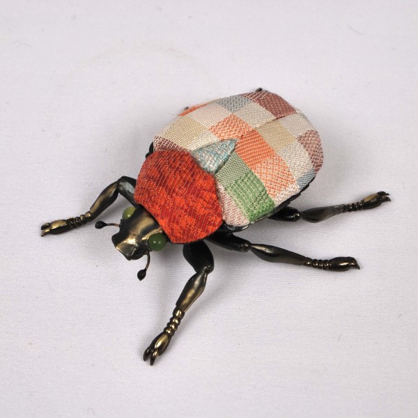 Cetoniinae - Série d'objets insectes, dans une boîte décorative en paulownia, technique kimekomi, Taille de la boîte : H5 × W11 × D11 cm