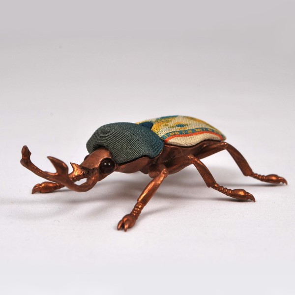 Lucane arc-en-ciel - Série d'objets insectes, dans une boîte décorative en paulownia, technique kimekomi, Dimensions de la boîte : H5 × W11 × D11 cm