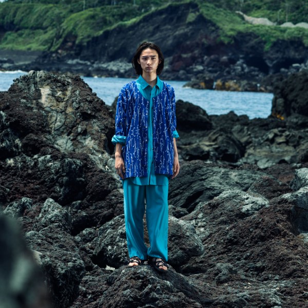 NARABI WARABI/bleue – Motif de fougères, chemise « TEWSEN », étoffe wazarashi, chemise de style dabo, unisexe