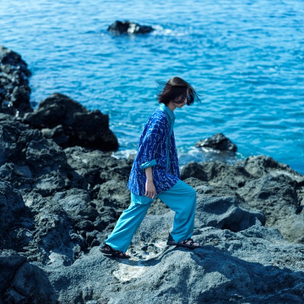 NARABI WARABI/bleue – Motif de fougères, chemise « TEWSEN », étoffe wazarashi, chemise de style dabo, unisexe