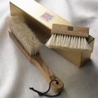 Set de 2 brosses à vêtements pour cachemire — Brosse à manche fin et brosse portable, poils naturels de cheval, manche en bois naturel de zelkova du Japon
