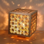 Artisanat kumiko　Lanterne andon - Petite, cubique, feuilles de chanvre sur les quatre côtés, cèdre d’Akita, H26×L23×P23cm