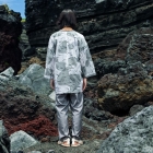Chemise en tissu de kimono d’été yukata – AYU FROM/grise – Motif de poisson ayu, chemise « TEWSEN », étoffe wazarashi, chemise de style dabo, unisexe