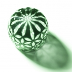 Edo Kiriko,verre,Guinomi,Asa no Ha,vert,Hanasho,feuille de chanvre,saké,artisanat traditionnel,fait main,souvenir,cadeau,fait à la commande