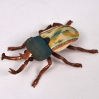 Lucane arc-en-ciel - Série d'objets insectes, dans une boîte décorative en paulownia, technique kimekomi, Dimensions de la boîte : H5 × W11 × D11 cm