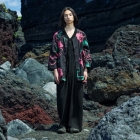 UME BISCUS/noire – Motif de fleurs de prunier ume, chemise « TEWSEN », étoffe wazarashi, chemise de style dabo, unisexe
